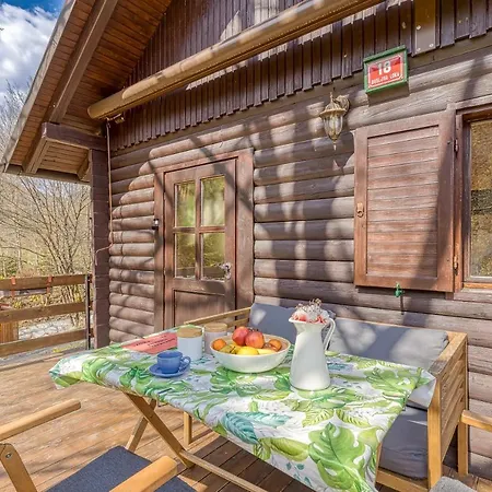 Rozi's Riverside - Happy Chalet *