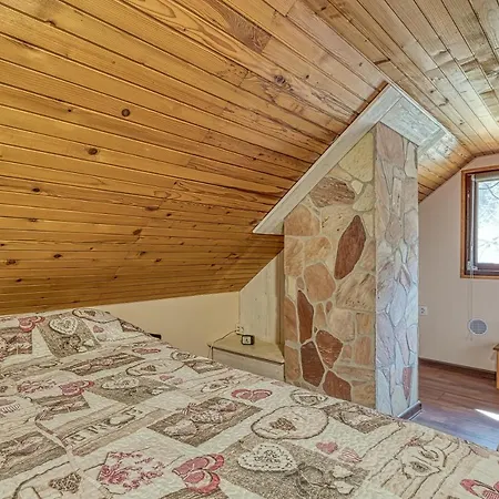 Chalet Rozi's Riverside - Happy