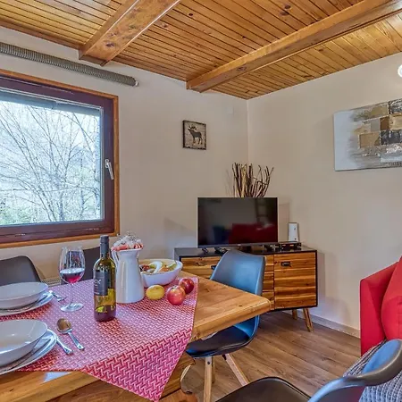 Rozi's Riverside - Happy Chalet Osilnica