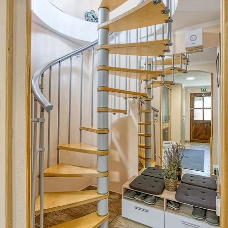 Chalet Rozi's Riverside - Happy *