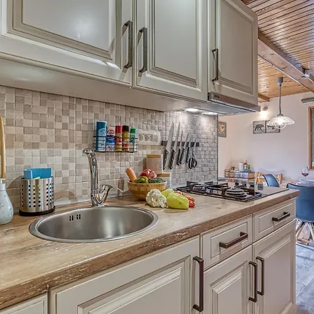 Rozi's Riverside - Happy *