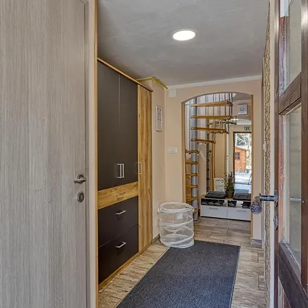 Rozi's Riverside - Happy Chalet