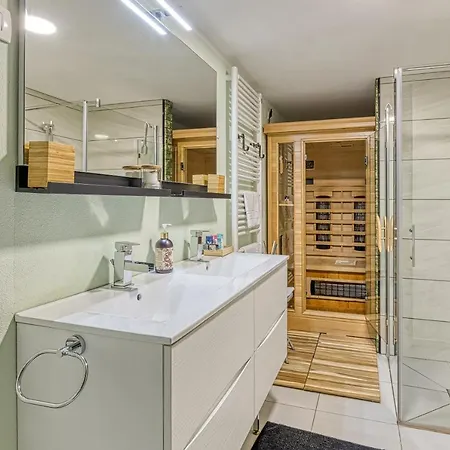 Chalet Rozi's Riverside - Happy *