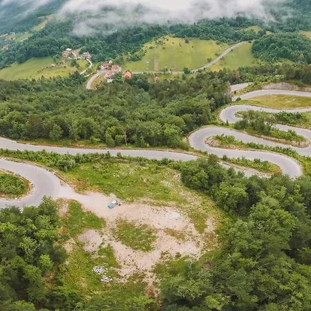 Rozi's Riverside - Happy Chalet