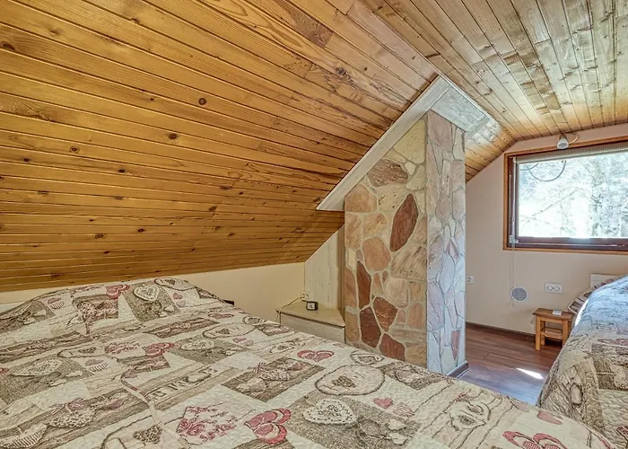 Chalet Rozi's Riverside - Happy