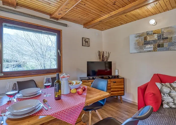 Rozi's Riverside - Happy Chalet Osilnica