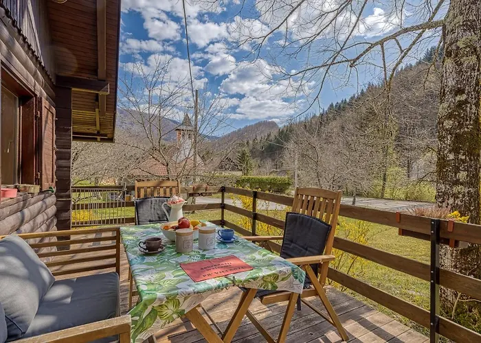 Rozi'S Riverside Cottage - Happy Rentals *