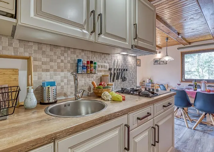 Rozi's Riverside - Happy *