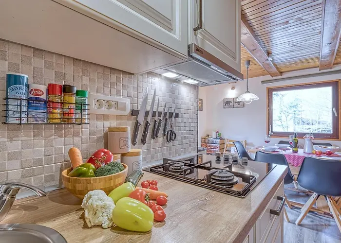 Chalet Rozi's Riverside - Happy