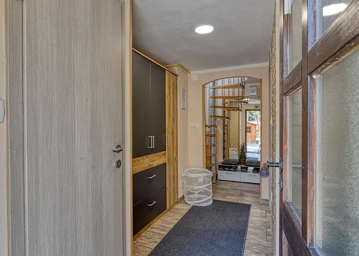 Rozi's Riverside - Happy Chalet