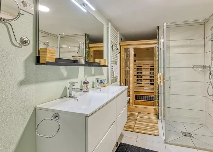 Chalet Rozi's Riverside - Happy *